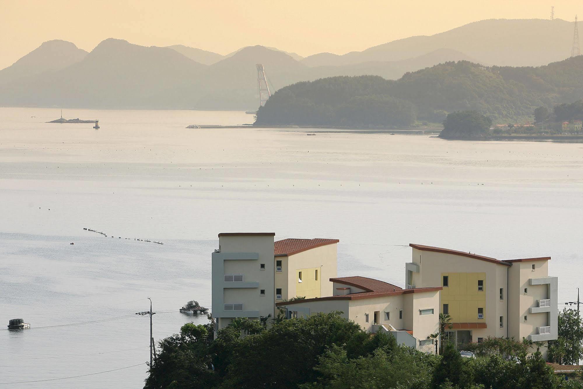 Tacet Pension Tongyeong Exterior photo